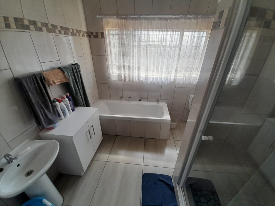 4 Bedroom Property for Sale in Oos Einde North West